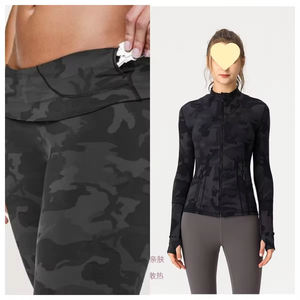 ชุดเลกกิ้งโยคะลูลู่แบบเรียบสีพื้นและเสื้อแจ็คเก็ตสีดำพร้อมซิปสีทอง ชุดแจ็คเก็ตลายพราง - Product Image 3