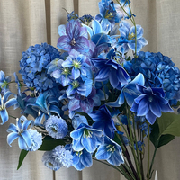 Guirlande de fleurs artificielles en soie bleue faite à la main pour décoration d'allée de mariage, style célébration festive, respectueuse de l'environnement