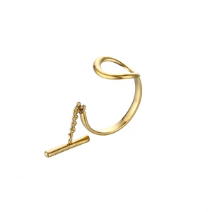 Anillo de Acero Inoxidable con Borlas Chapadas en Oro de Buena Calidad, Anillo Hueco con Forma de Corazón - Product Image 1