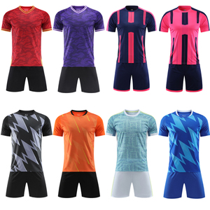 Groothandel snel drogende Spandex/Polyester voetbaltenues voor heren en dames, nieuw ontwerp, hittetransfer bedrukt, korte mouwen - Product Image 1