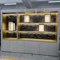 Vitrine à bijoux de luxe en métal avec éclairage LED, vitrine d'exposition pour bijoux avec texture de pierre, vitrine à bijoux murale personnalisée