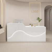 Comptoir de bar commercial en cuir QT-215X avec rangement, design moderne pour salon de beauté et réception d'entreprise