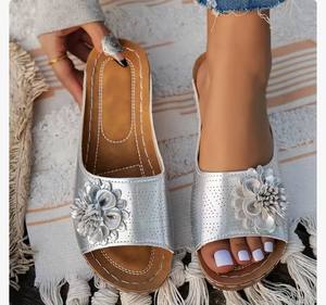 Sandalias de playa con cuña de flores y Punta abierta multicolor 110 nuevo producto de gran tamaño 36-45 suela gruesa ahueca hacia fuera zapatillas de una palabra - Product Image 3