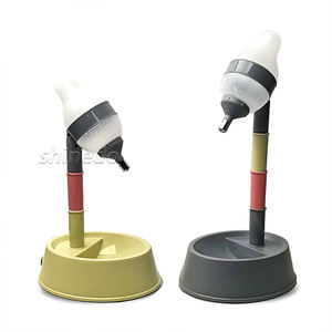 <span class=keywords><strong>Bebedero</strong></span> <span class=keywords><strong>para</strong></span> mascotas Cuenco <span class=keywords><strong>de</strong></span> comida <span class=keywords><strong>bebedero</strong></span> vertical todo en uno <span class=keywords><strong>para</strong></span> lamer bolas - Product Image 1