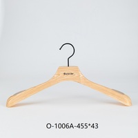 Cintres en bois Placard organisé élégant Cintres en bois élégants et durables Vêtements de qualité supérieure