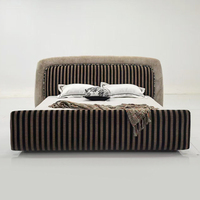Lujo italiano moderno Simple nuevo diseño cama Up-holstered gran dormitorio plano Patchwork cama de tela a rayas para Villa