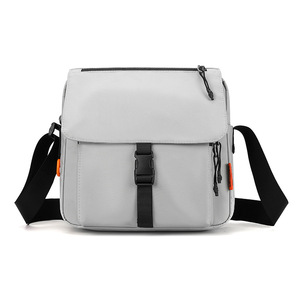 Sac bandoulière de loisirs en nylon imperméable, nouveau style fonctionnel pour couple, vente en gros - Product Image 5