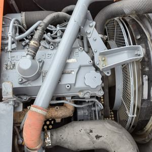 รถขุดฮิตาชิ ZX200 มือสอง 24 ตัน ของแท้จากญี่ปุ่น สำหรับงานก่อสร้าง พร้อมขาย มอเตอร์ ปั๊ม แบริ่ง อะไหล่หลัก - Product Image 3