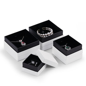 Scatole per Anelli di Lusso Personalizzate con Coperchio e Base, Confezione Regalo per Gioielli con Logo Personalizzato - Product Image 2
