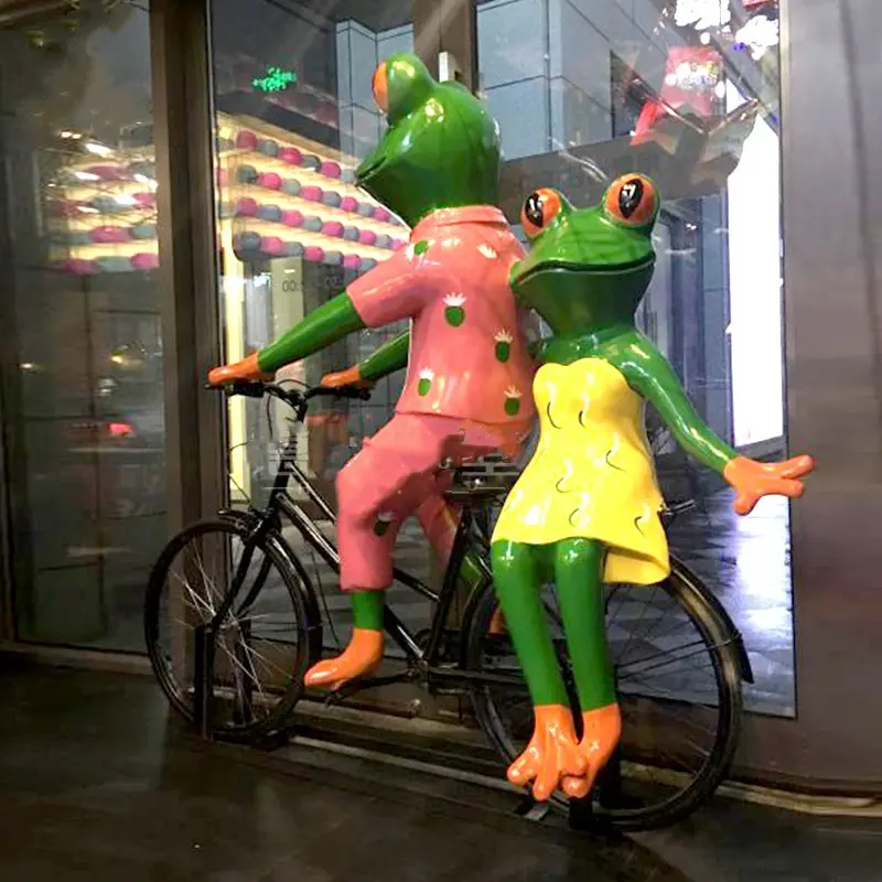 Индивидуальные горячие продажи стекловолокна Открытый торговый центр сад добро пожаловать поп-арт мультфильм животных лягушка статуя