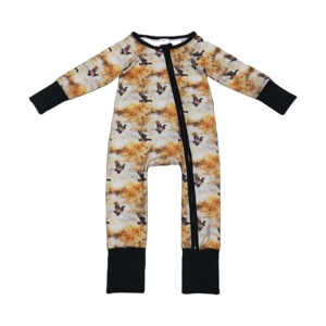 ชุดนอนเด็กทารกหญิงลายพิมพ์ลำลองผ้าฝ้ายผสมสแปนเด็กซ์แบบมีซิป RTS Boutique Mallard Ducks สำหรับเด็กแรกเกิดและเด็กวัยหัดเดิน - Product Image 1