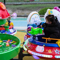 Manèges de parc d'attractions : Carrousel ; Faire du carrousel pour enfants