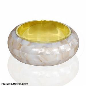 Bracelets en nacre faits à la main pour femmes avec un design élégant et scintillant, bijoux de mode légers et élégants, parfaits - Product Image 6