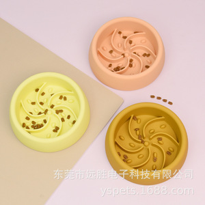 Bol pour chien en silicone avec ventouse, taille moyenne, alimentation lente pour animaux de compagnie, forme arrondie, bol pour nourriture pour chat, anti-renversement - Product Image 1