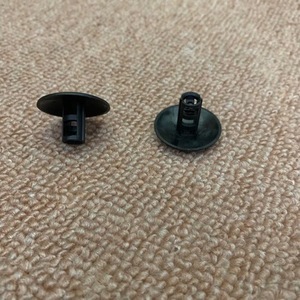 Clips de tapis Mercedes Benz Smart 453 4539980277 Fixations de tapis de sol intérieur rondes en plastique - Product Image 1