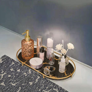 Plateau de service en verre et métal ovale avec un design minimaliste pour la garde-robe et l'utilisation alimentaire - Product Image 3