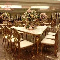 Table de mariage en verre trempé, table de banquet moderne de luxe en métal doré triangulaire pour événements