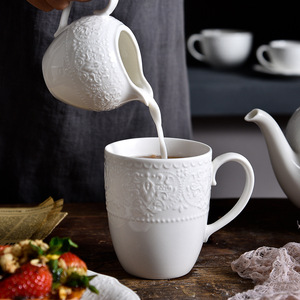 白色压花蕾丝陶瓷咖啡茶具套装，全套茶壶、茶杯、茶碟，适合家庭下午茶聚会和餐饮用途 - Product Image 5