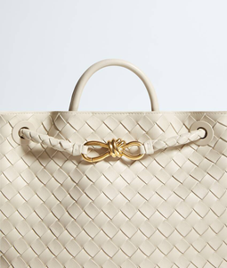 Sac à main Bottega Andiamo en cuir Intrecciato souple avec détail de nœud signature et bandoulière coulissante Veneta - Product Image 2
