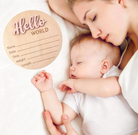 Panneau de naissance rond en bois 3D rose « Hello World » avec support, plaque gravée avec le nom du bébé pour cadeau de naissance et décoration de chambre d'enfant