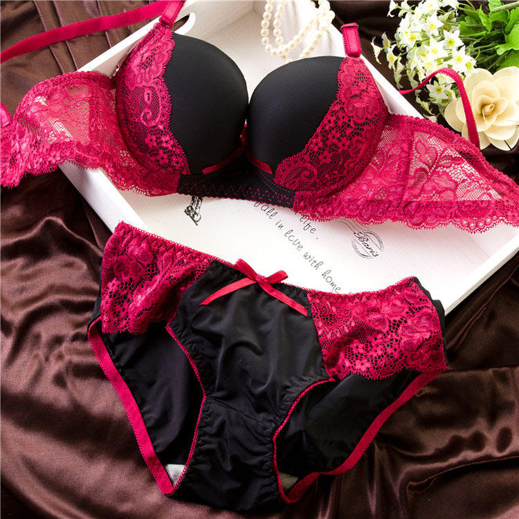Wholesale of Two Sets of Fashionable Lace Sexy Bras and Underwear for Women by Manufacturers
