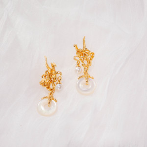 ต่างหูแบบคลาสสิกชุบทองคำ 24K สำหรับผู้หญิง ประดับมุกน้ำจืดทรงบาร็อค เม็ดใหญ่ ได้รับการรับรอง เหมาะสำหรับเป็นของขวัญในโอกาสวันครบรอบ - Product Image 1
