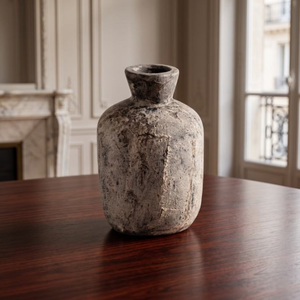 Este rústico florero de cerámica con forma de botella de Home Basket Bali presenta cerámica de arcilla antigua que le da un toque vintage. - Product Image 2
