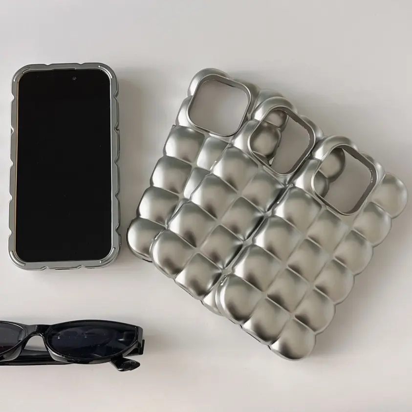 Capa protetora exclusiva para celular iPhone 15 Pro Max 14 13 12 11 galvanizado com acabamento fosco prata em forma de ovo