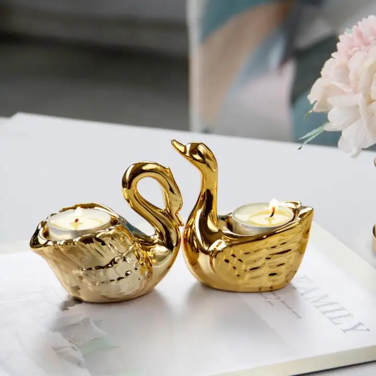 थोक हस्तनिर्मित आकर्षक स्वर्ण हंस चीनी मिट्टी मोमबत्ती धारक शादी के लिए खाने सजावट