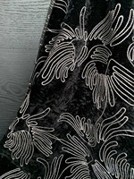 Nais Luxe Nouveau Motif Épais Polyester Blanc Brodé Gaufré Floral 3D Velours Noir Vêtements de Nuit Mariage Filles Hiver Abaya