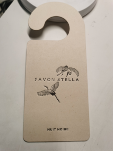 Étiquette de porte d'hôtel personnalisée double face avec logo pour avis de confidentialité 'Ne pas déranger' et 'Veuillez nettoyer la chambre' pour les chambres d'hôtes - Product Image 4