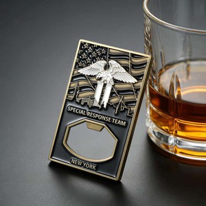 Fabrik-Großhandel Rechteckiger Antik-Gold Weich-Emaille Flaschenöffner, Multifunktionaler Weinöffner, Perfekt für Feiertagsgeschenke - Product Image 1