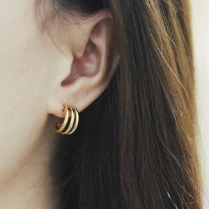 ต่างหูห่วงมินิวินเทจ สแตนเลสสตีล ชุบทอง 18K ดีไซน์ CC สีสันสดใส เครื่องประดับแฟชั่นสำหรับผู้หญิง สำหรับวันครบรอบ สั่งทำได้ - Product Image 1