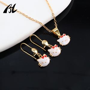 Il <span class=keywords><strong>Set</strong></span> di gioielli in lega placcata oro Kawaii KT gat girls di moda Y2K include bracciale collana cuore zircone matrimoni bambini - Product Image 5