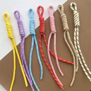 Correa trenzada artesanal de moda para colgar en la bolsa, con mosquetón, para llaves y teléfono móvil - ¡Oferta especial! - Product Image 1