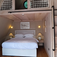 Tente de safari en forme de triangle imperméable pour le glamping en plein air avec paroi en verre