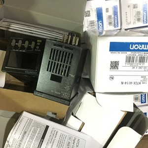   Contador Digital H7CX-A114-N 100-240V AC, Dispositivo de Conteo Industrial - Product Image 1