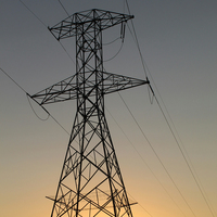Tour de transmission en acier galvanisé à chaud de haute qualité pour lignes électriques, fabriquée par des fabricants chinois