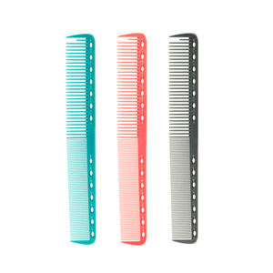 Nuovo design in <span class=keywords><strong>fibra</strong></span> <span class=keywords><strong>di</strong></span> <span class=keywords><strong>carbonio</strong></span> opaco nero <span class=keywords><strong>di</strong></span> capelli trim <span class=keywords><strong>pettine</strong></span> per barbiere - Product Image 1