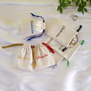 Sacs en soie beige 7*9cm pour l'emballage de bijoux, sac en velours avec cordon de serrage pour cosmétiques, maquillage et cils, pochette en satin avec ruban - Product Image 1