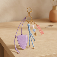 Porte-clés en cuir PU avec pendentif, breloque de sac, anneau de clés en corde tressée, pendentif lettre avec accents métalliques et perlés pour la décoration de sacs DIY