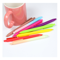 Nouveau design, stylo à bille rétractable en plastique coloré et fantaisie, couleur macaron, logo personnalisé pour la promotion, hôtel, bureau
