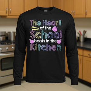 Le cœur de l'école bat dans la cuisine T-shirt à manches longues - Product Image 3