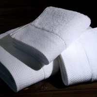 Lot de 2 serviettes en coton de style turc à séchage rapide de 60x30 pouces, légères et polyvalentes, au design compressé.