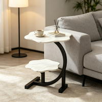 Table basse contemporaine en métal blanc crème avec plateau en métal, design sculpté à double couche creuse et support en boule solide Tenghang