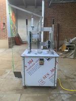 Kleine elektrische kokosnootschilmachine met 304 roestvrijstalen messen, 110V/220V compatibel, hoge productiviteit voor fruitverwerking