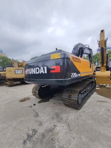 Excavatrice sur chenilles Hyundai 220LC d'origine, machine de construction Hyundai 220LC d'occasion, faible nombre d'heures de travail, vente en promotion - Product Image 4