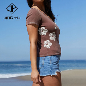 Camiseta de manga corta con cuello en V y estampado tropical hawaiano de alta calidad, personalizada, 100% algodón, con cuello Henley. - Product Image 4