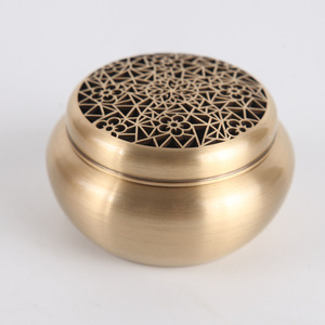 Calentador de manos mini con diseño hueco, hecho de cobre puro, adecuado para uso doméstico. Incluye quemadores de incienso pequeños. - Product Image 1