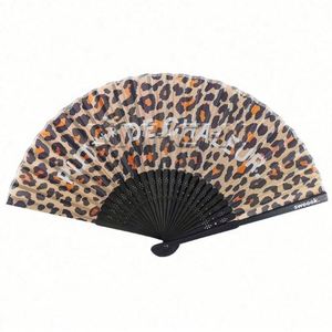 Ventiladores Portátiles de Bambú Personalizados al por Mayor, Regalos de Papel Pintados a Mano - Product Image 2